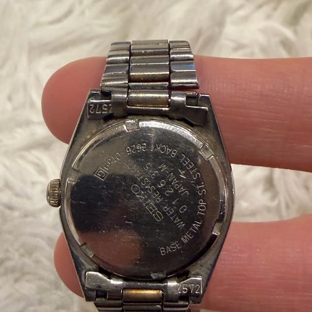 vintage Seiko SQ watch woman’s